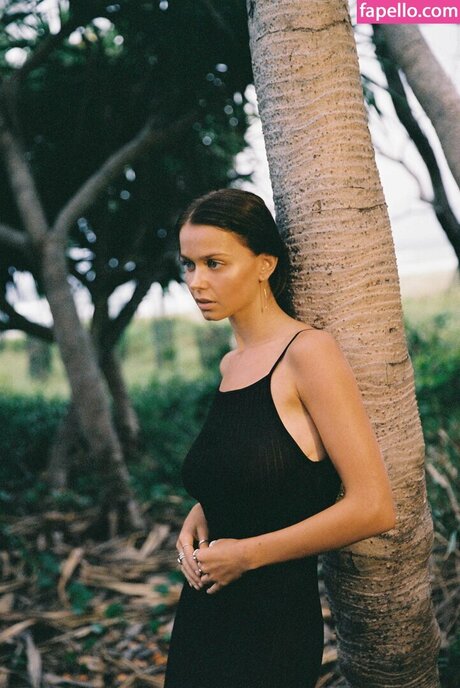 Chloe Campbell model art galleries