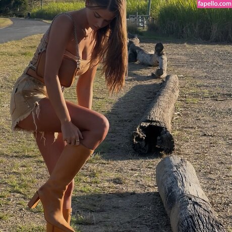 Chloe Campbell star art picture