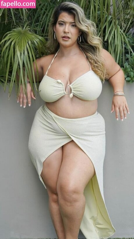 Clau Rojas pornstar pretty pic