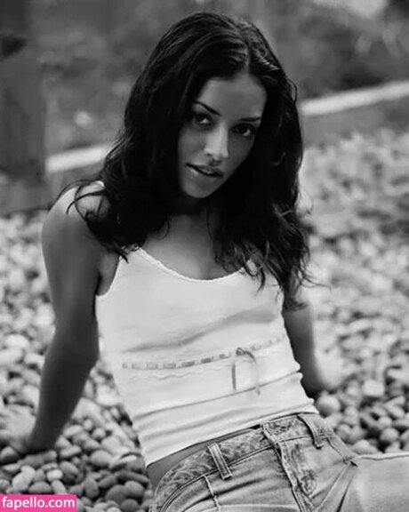 Emmanuelle Vaugier model perfect gallery