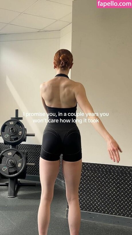 sophiereidfit exclusive model picture