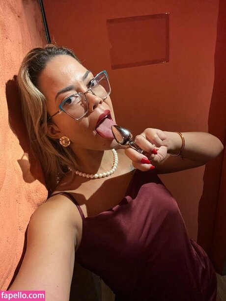 Hivia Silva Carneiro star pretty images