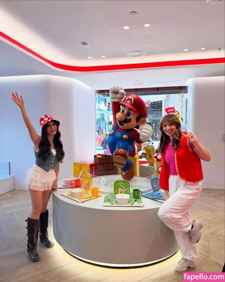 mcd00dle model naked pictures