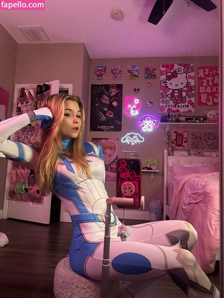 booleahhh erotic actress galleries