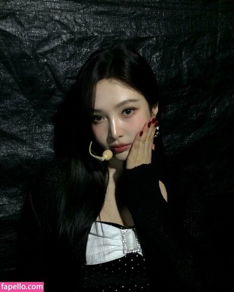 Park Soo young star pornographic images