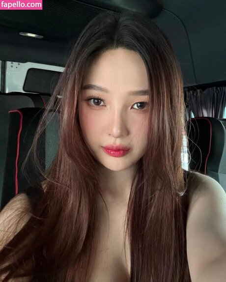 Park Soo young exclusive model pic