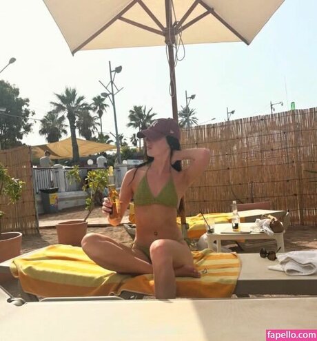 oliviarcox nudes star images