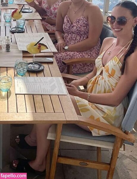 oliviarcox exclusive star photos