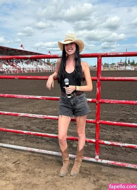 oliviarcox pornstar hd pic