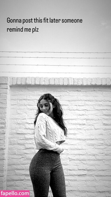 karimaa r art model gallery