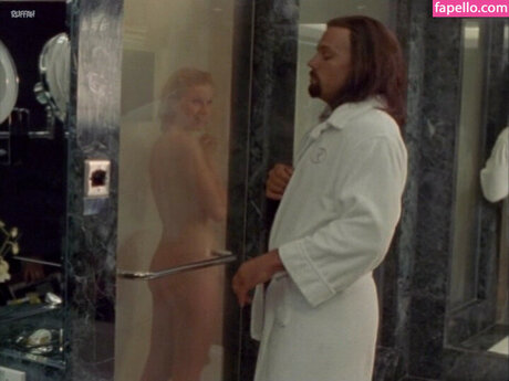 Karen Cliche exclusive star photos