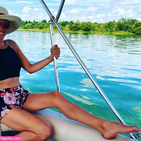 Karen Cliche star pretty photos