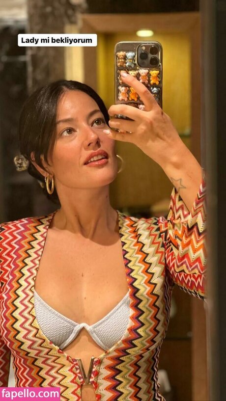 Pelin Akil model photos