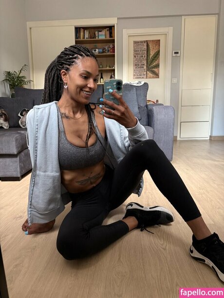 itszurihill star nudes pic