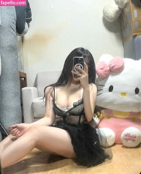 soooyaee naked model pics