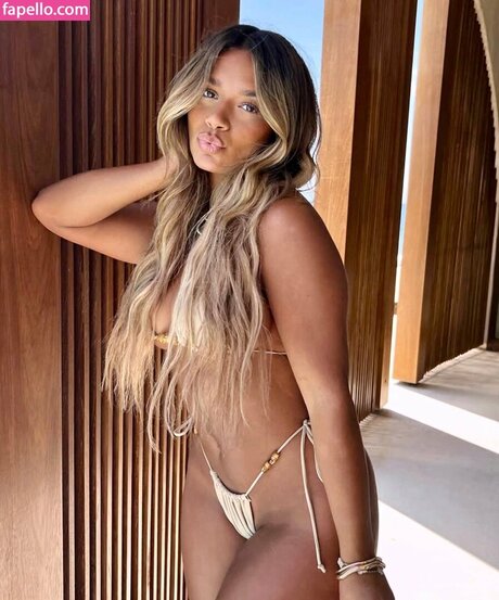 Natalie Gessey model hd pic