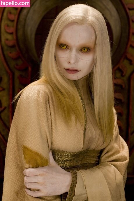 Anna Walton exclusive model pic