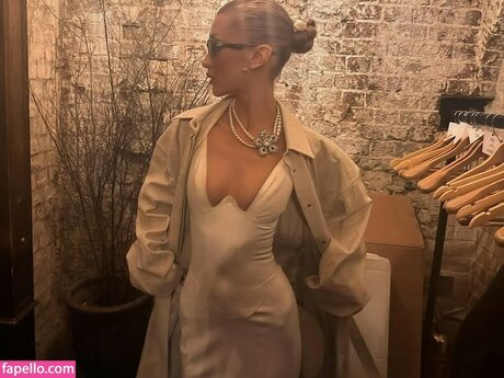 Bella Hadid high quality star images