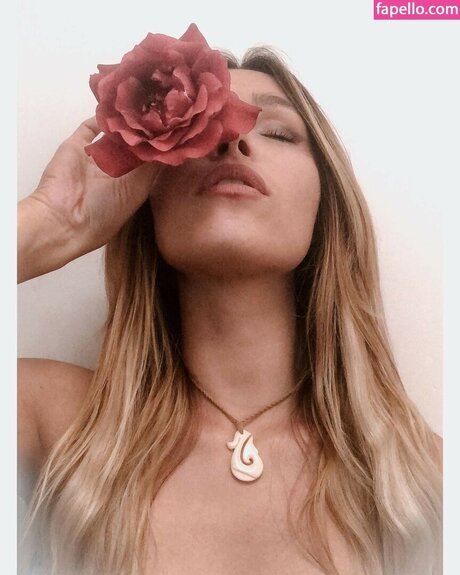 Tslanaxoxo model hot galleries