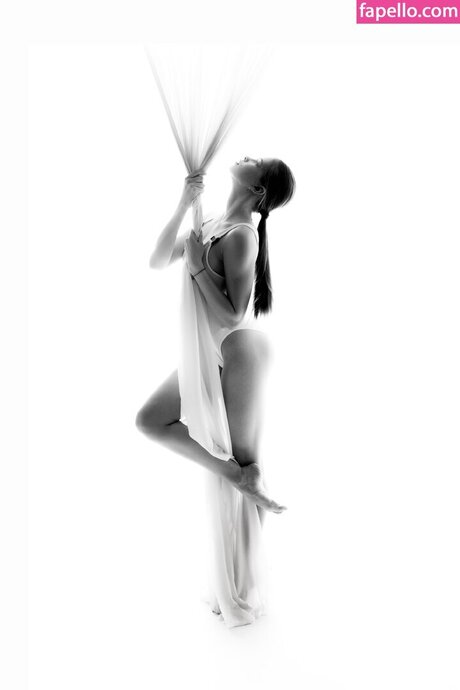 Eva Lee Model hd actress photo