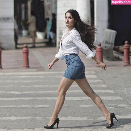 Ojasvi Sharma model pornographic photos