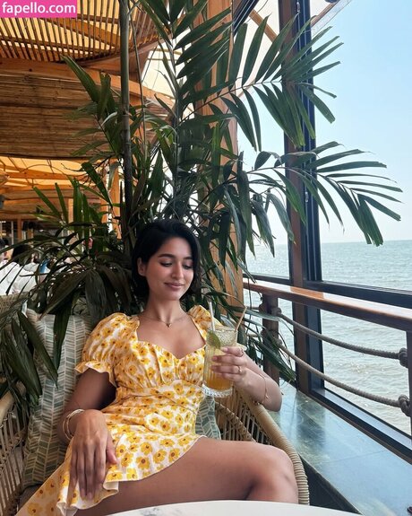 Ojasvi Sharma naked model photos