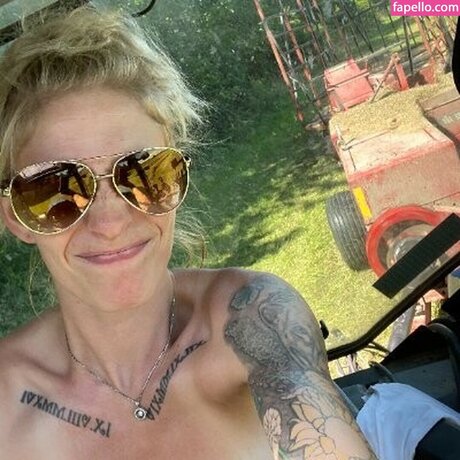 Allie James model naked pictures