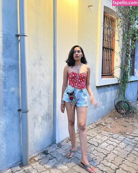 Toskaaa Bong Girl model sex photos