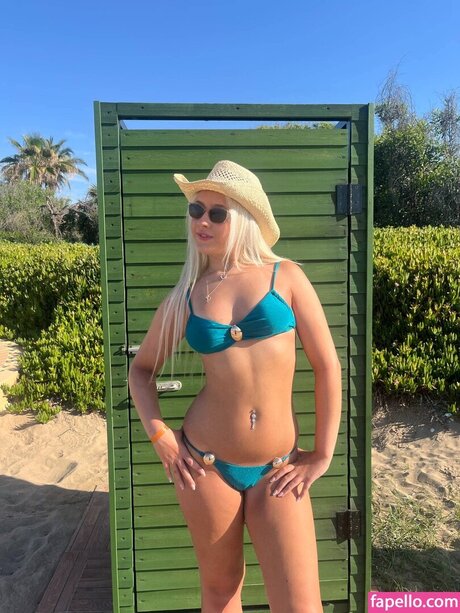 Lexi Booker naked model gallery