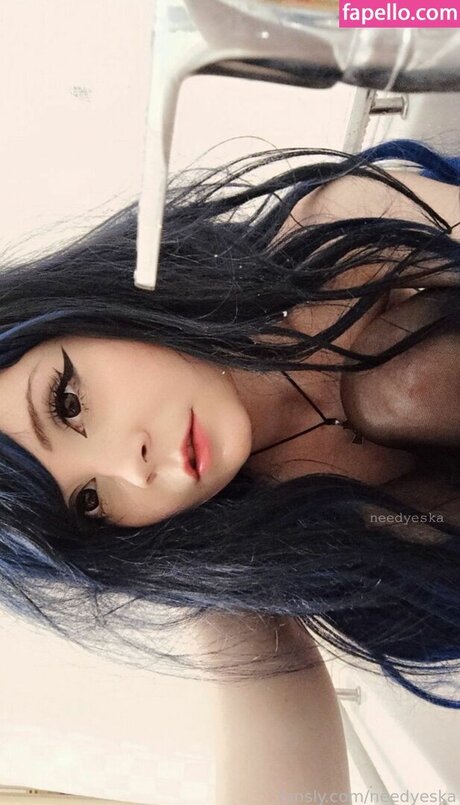 Needyeska model top pic