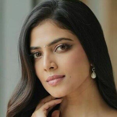 Malavika Mohanan pornographic star photos