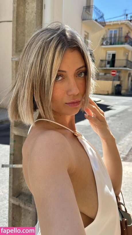 Hello__iris hd pornstar gallery