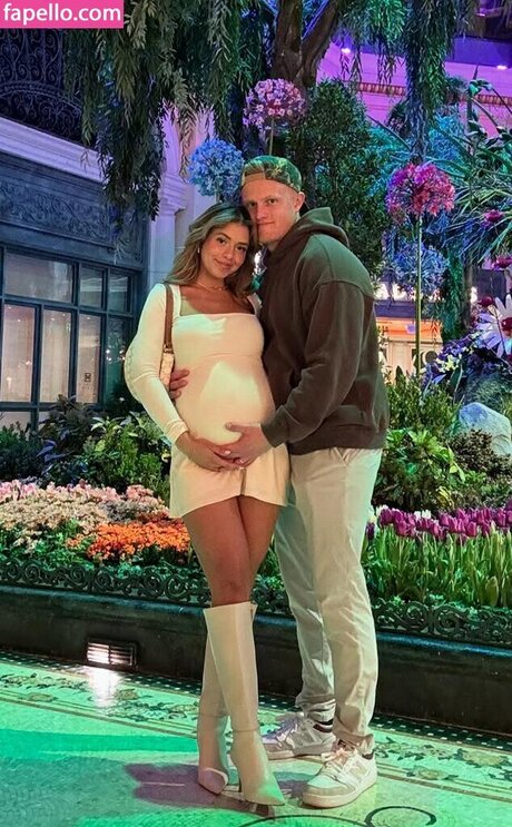 Jen Affleck erotic model photo