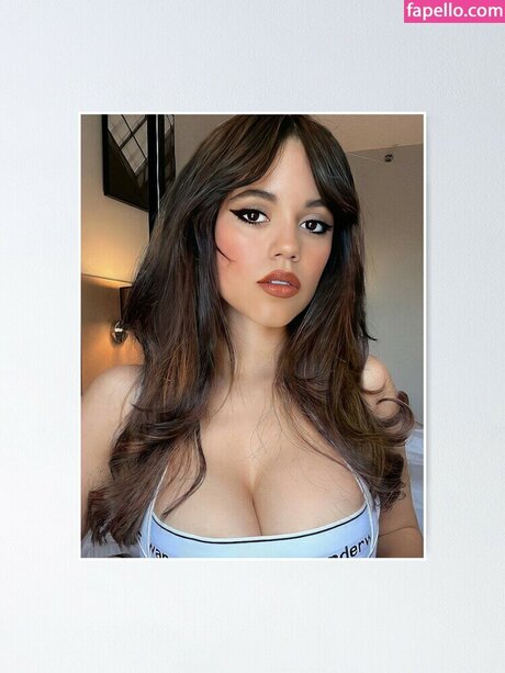 Jennaortega star top img