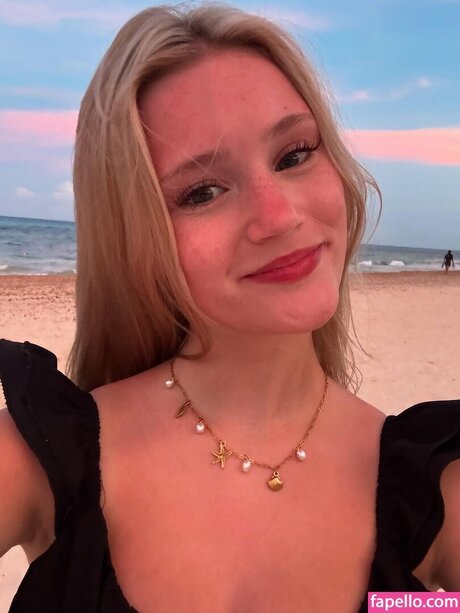 Mads Thompson Maddiiedee beautiful model images