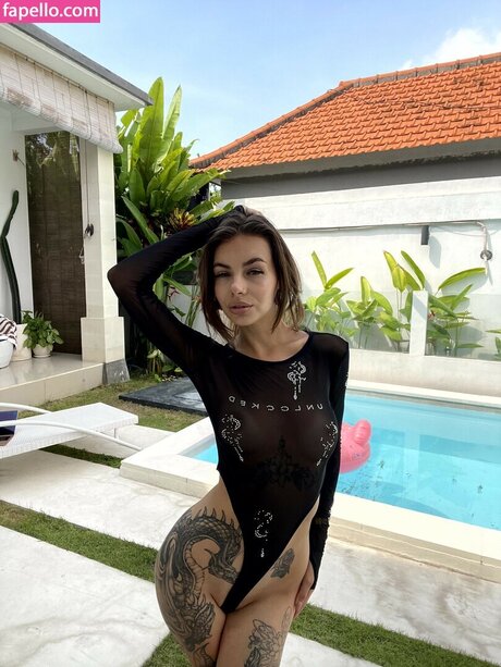 Kendra Lane xxx model pics