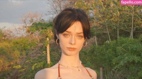 Carmaxlla model hot picture