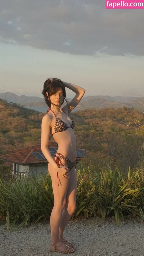 Carmaxlla pornographic model images