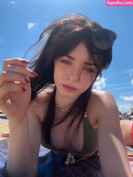 Carmaxlla sexy model image