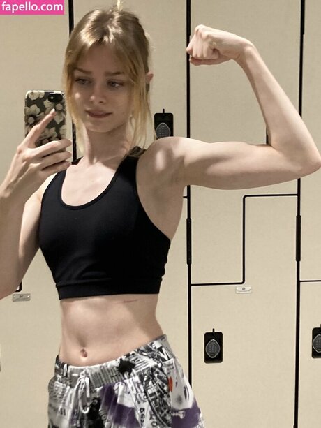 Carmaxlla xxx model picture