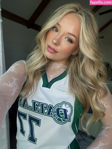 Lynzie Fulton high quality pornstar pictures