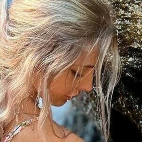 Caroline Ambrose hot model pics