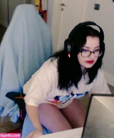 Su Balc_ model erotic img