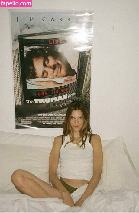 Charlotte Cardin Nue hd model img