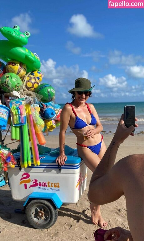 Manuela Do Monte star art pics