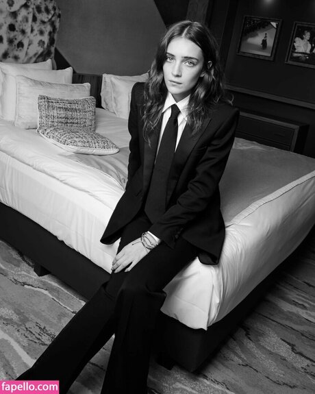 Talia Ryder star beautiful photos