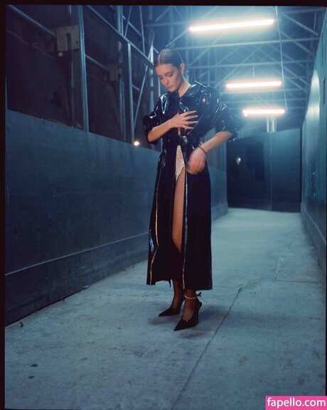 Talia Ryder hot star images