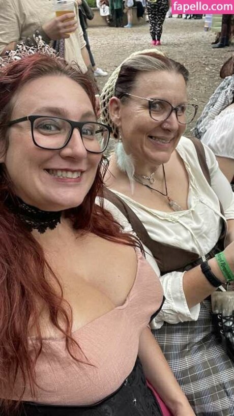 RefashionedHippie nude actress pic