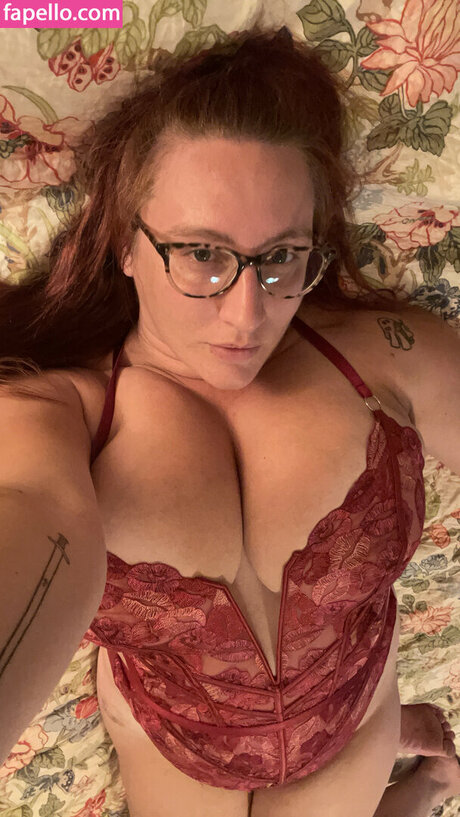 RefashionedHippie star sexy pictures