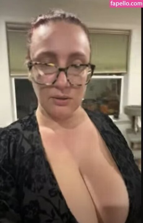 RefashionedHippie pornstar exclusive pic